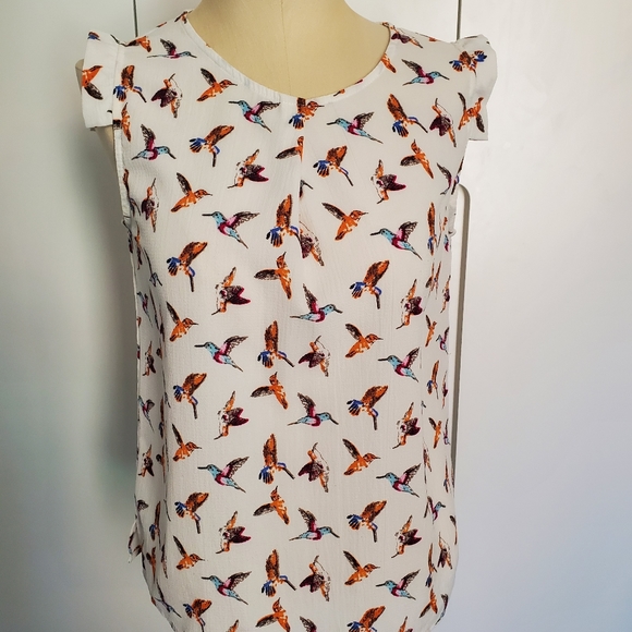 Tops - Bird print sleeveless top